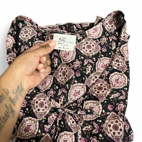 IZ Byer black & pink paisley blouse with ruffle sleeves, V-neck, & 3/4 length sl - Picture 2 of 3